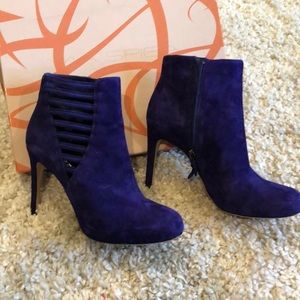 Via Spiga purple hidden platform bootie size 6.5